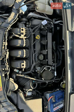 Хэтчбек Ford Focus 2011 в 