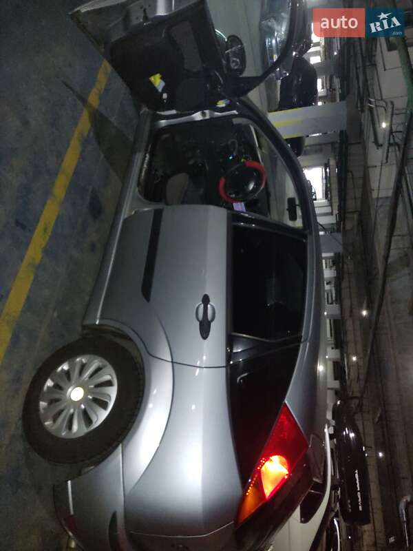 Хэтчбек Ford Focus 2003 в Киеве