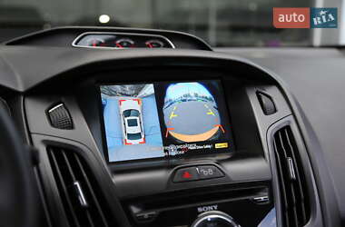 Хэтчбек Ford Focus 2012 в 
