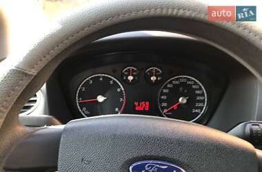 Хэтчбек Ford Focus 2011 в 
