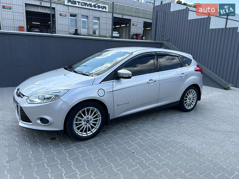 Хэтчбек Ford Focus 2016 в Житомире