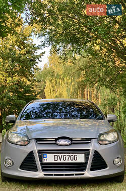 Хэтчбек Ford Focus 2011 в 