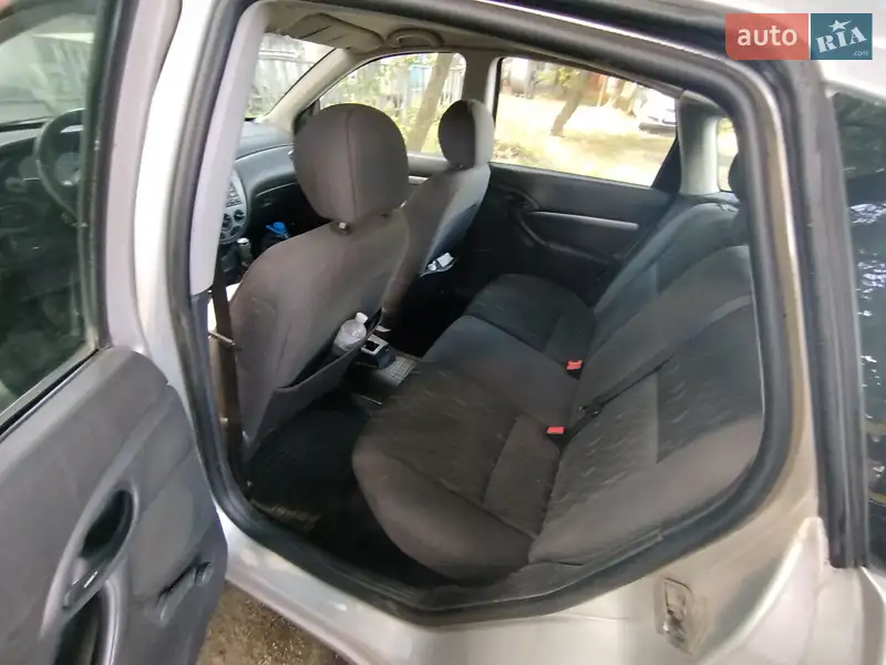 Ford Focus 2002 VIN WF0AXXWPDA2S05097 фото оголошення 3 з 46