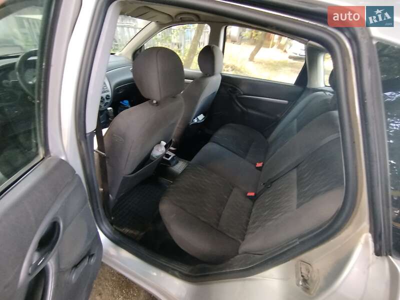 Хетчбек Ford Focus 2002 в Дніпрі