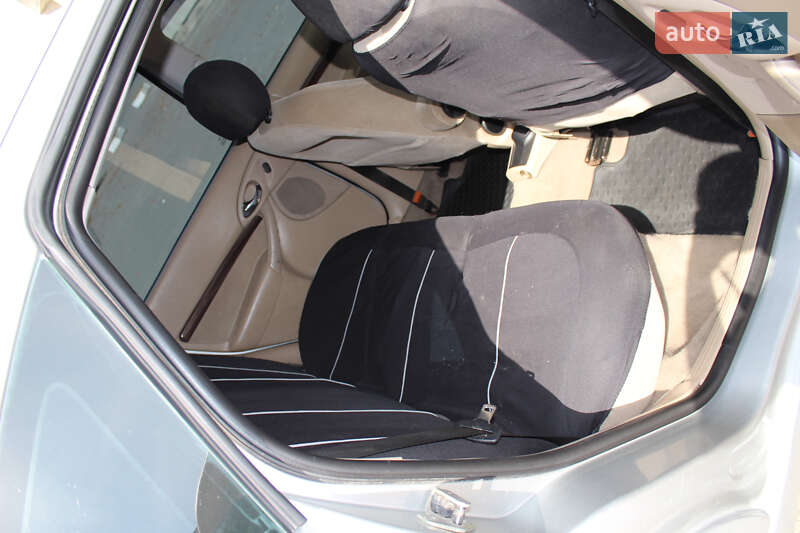 Хэтчбек Ford Focus 2002 в Виннице