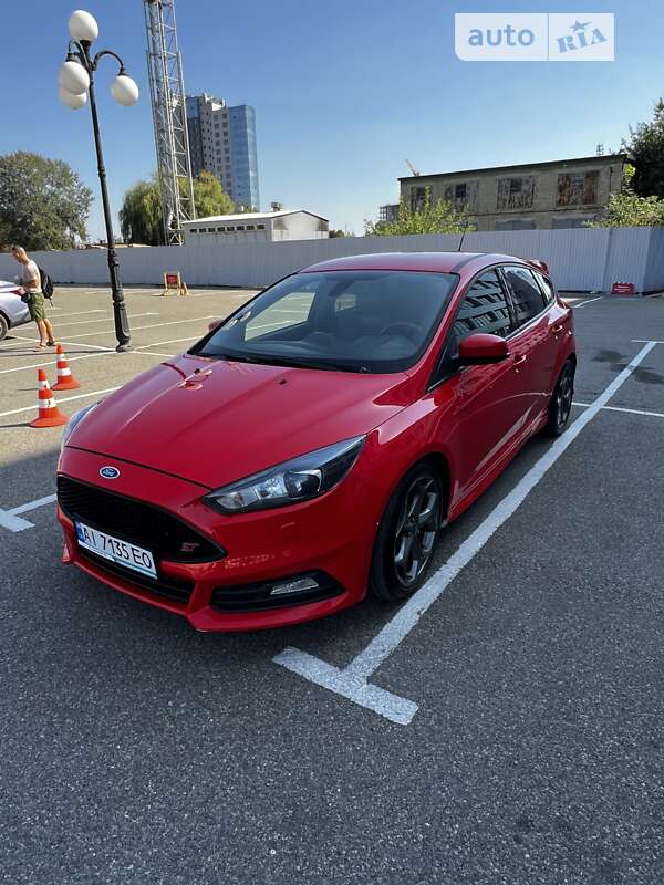 Хэтчбек Ford Focus 2016 в Киеве фото Хэтчбек Ford Focus 2016 в Киеве