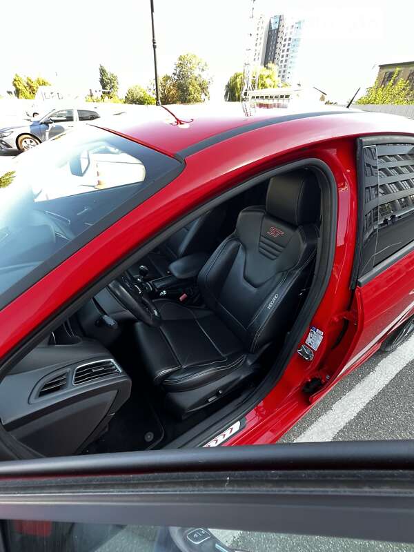 Хэтчбек Ford Focus 2016 в Киеве фото 12 Хэтчбек Ford Focus 2016 в Киеве