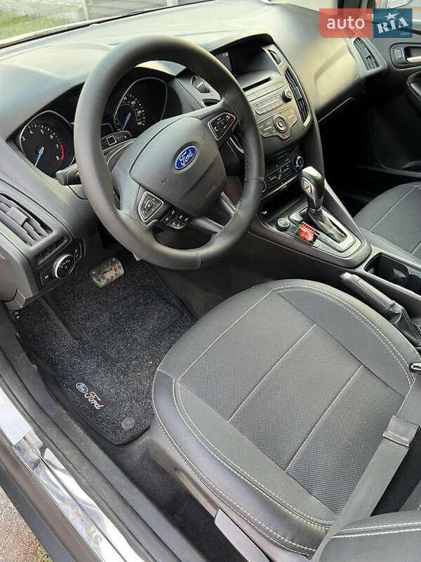 Хэтчбек Ford Focus 2015 в Днепре