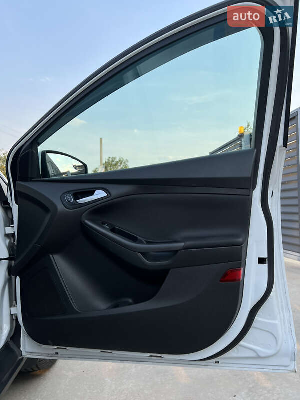 Хэтчбек Ford Focus 2015 в Днепре