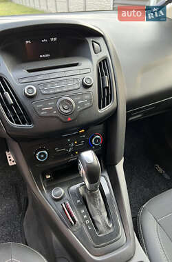 Хэтчбек Ford Focus 2015 в 