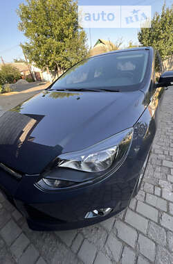 Седан Ford Focus 2014 в Зміїві