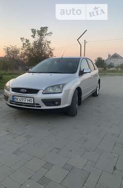 Хэтчбек Ford Focus 2006 в Здолбунове