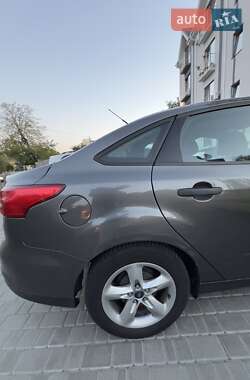 Седан Ford Focus 2015 в 