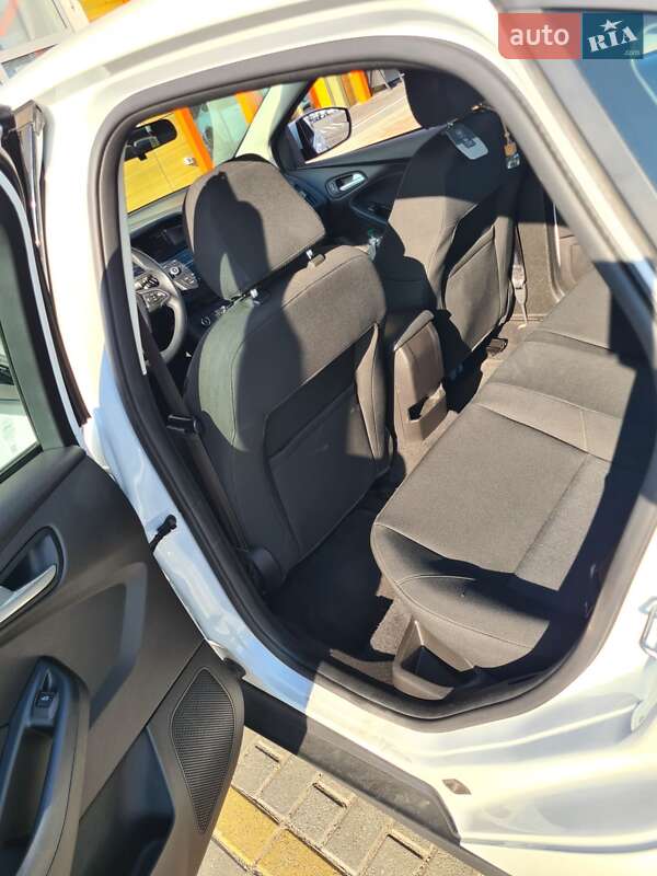 Седан Ford Focus 2017 в Киеве фото 16 Седан Ford Focus 2017 в Киеве