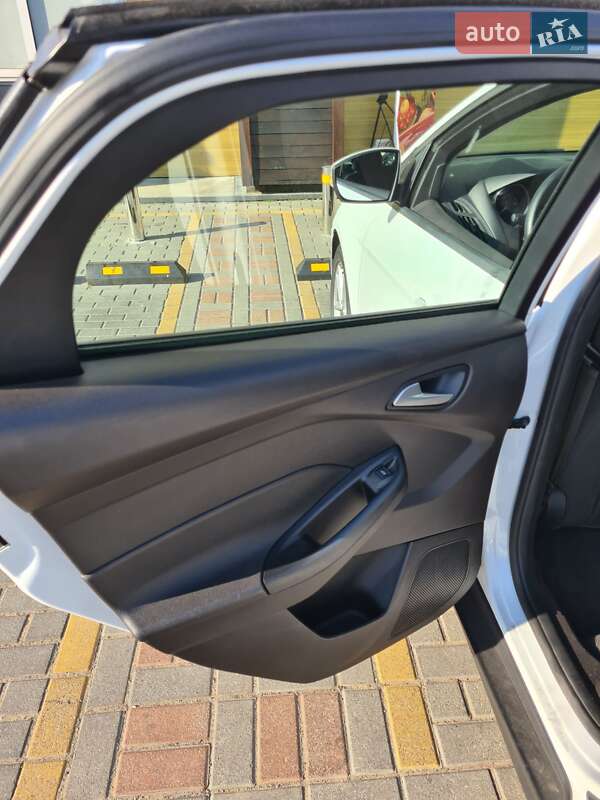 Седан Ford Focus 2017 в Киеве фото 17 Седан Ford Focus 2017 в Киеве