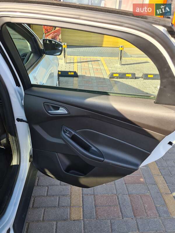 Седан Ford Focus 2017 в Киеве фото 20 Седан Ford Focus 2017 в Киеве