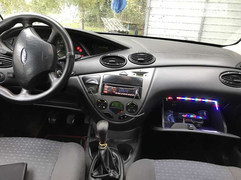 Хэтчбек Ford Focus 2004 в Калуше