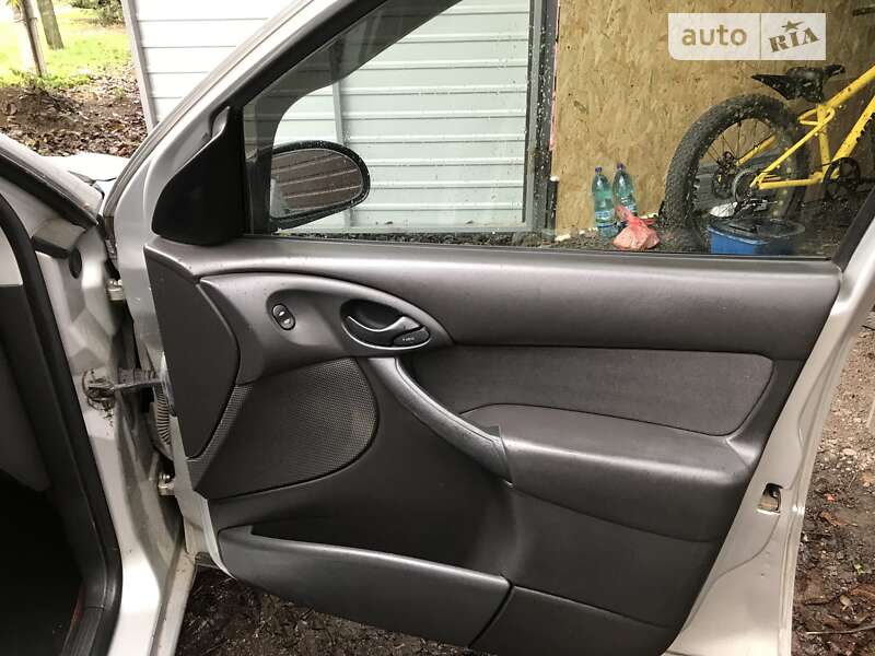 Хэтчбек Ford Focus 2004 в Калуше
