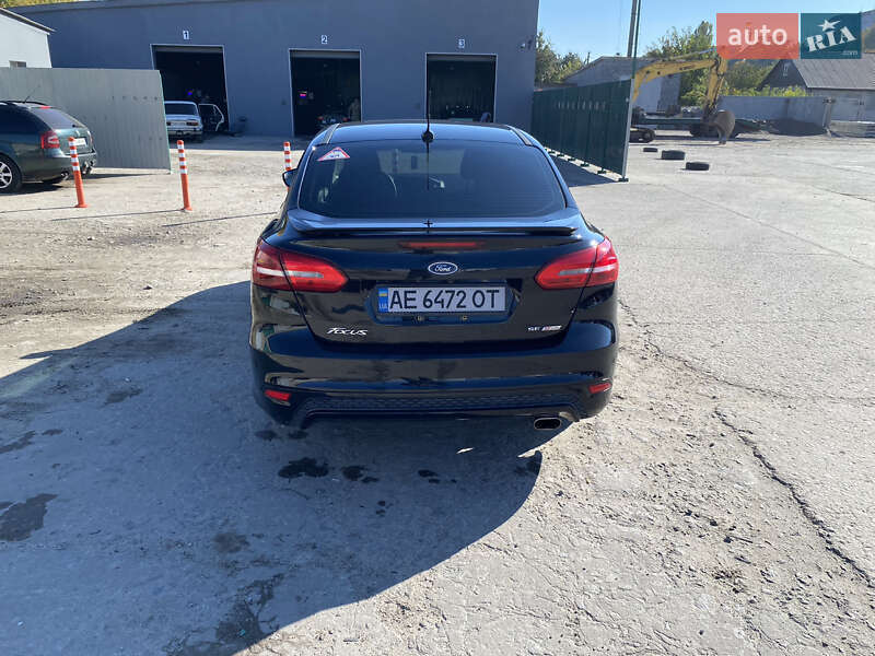 Седан Ford Focus 2016 в Каневі