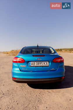 Седан Ford Focus 2015 в 