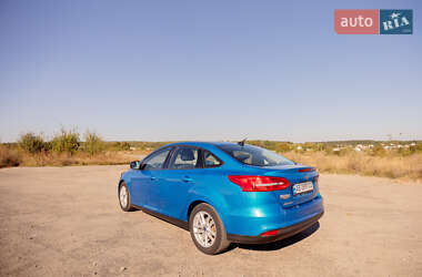 Седан Ford Focus 2015 в 