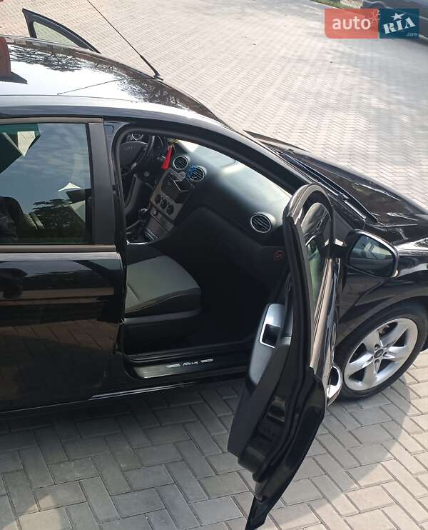 Хэтчбек Ford Focus 2010 в Ровно