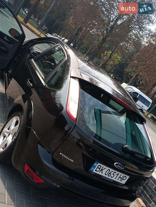 Хэтчбек Ford Focus 2010 в Ровно