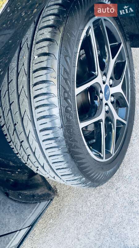 Седан Ford Focus 2017 в Киеве