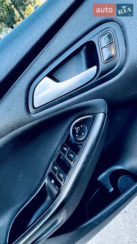 Седан Ford Focus 2017 в Киеве