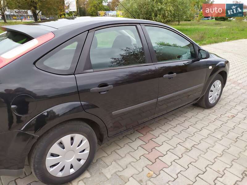 Хэтчбек Ford Focus 2006 в Ужгороде