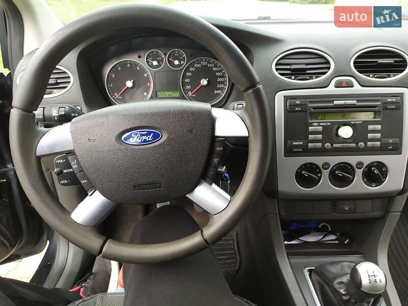 Хэтчбек Ford Focus 2006 в Ужгороде