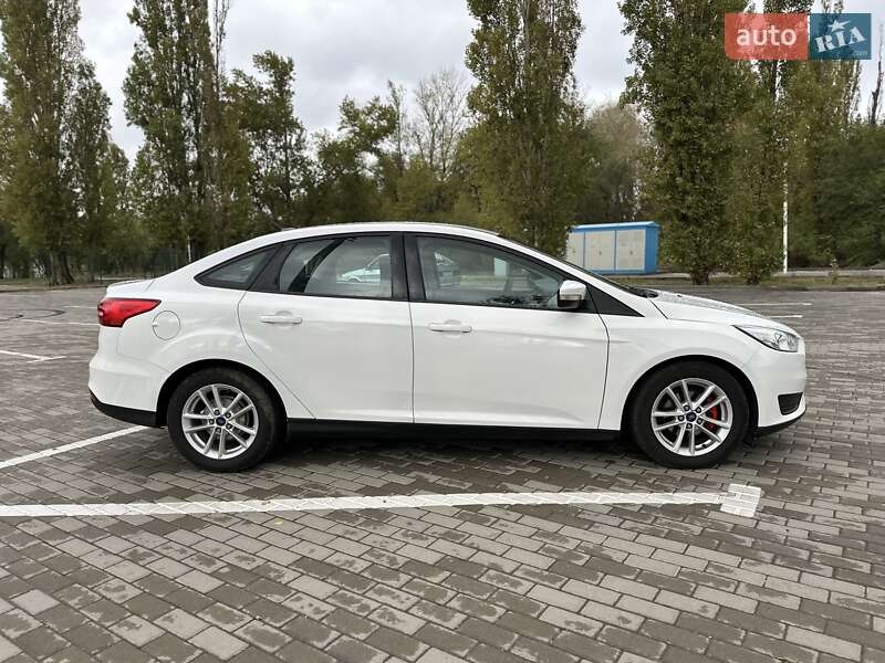 Седан Ford Focus 2015 в Запоріжжі