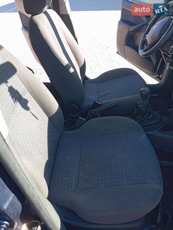 Седан Ford Focus 2003 в Самборе фото 4 Седан Ford Focus 2003 в Самборе