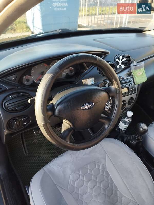 Хетчбек Ford Focus 2002 в Іспасі