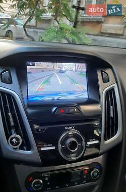 Хэтчбек Ford Focus 2013 в 