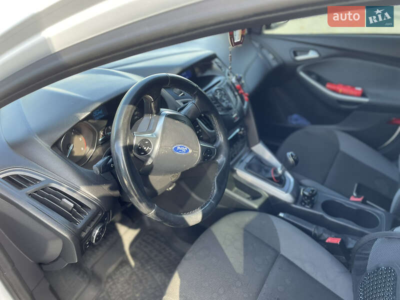 Хэтчбек Ford Focus 2011 в Городке