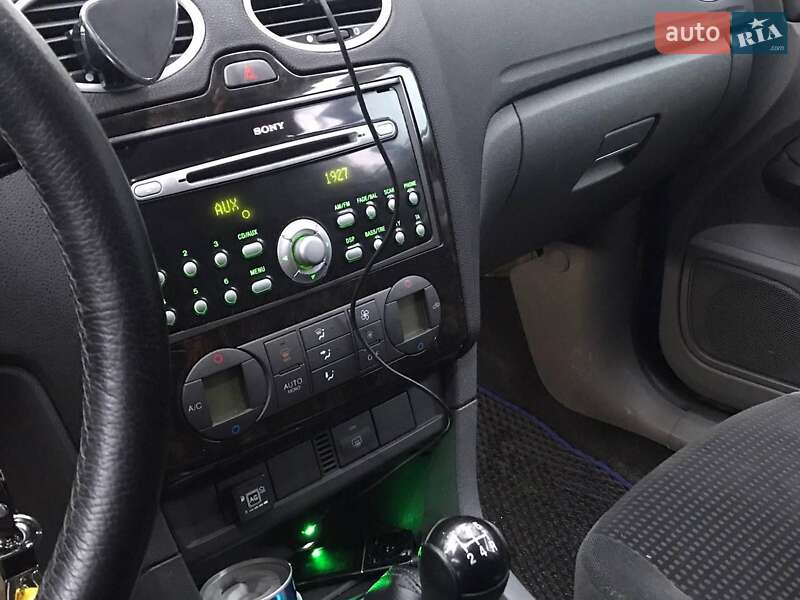 Хэтчбек Ford Focus 2006 в Великой Михайловке