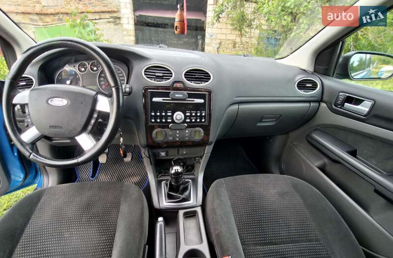 Хэтчбек Ford Focus 2006 в Великой Михайловке