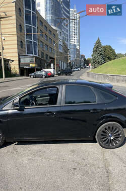 Хэтчбек Ford Focus 2010 в 