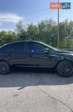 Хэтчбек Ford Focus 2010 в 