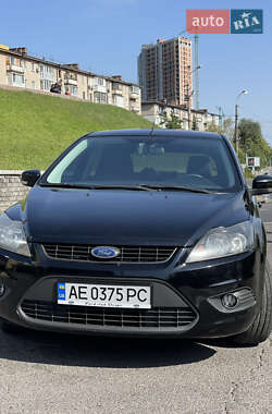 Хэтчбек Ford Focus 2010 в 