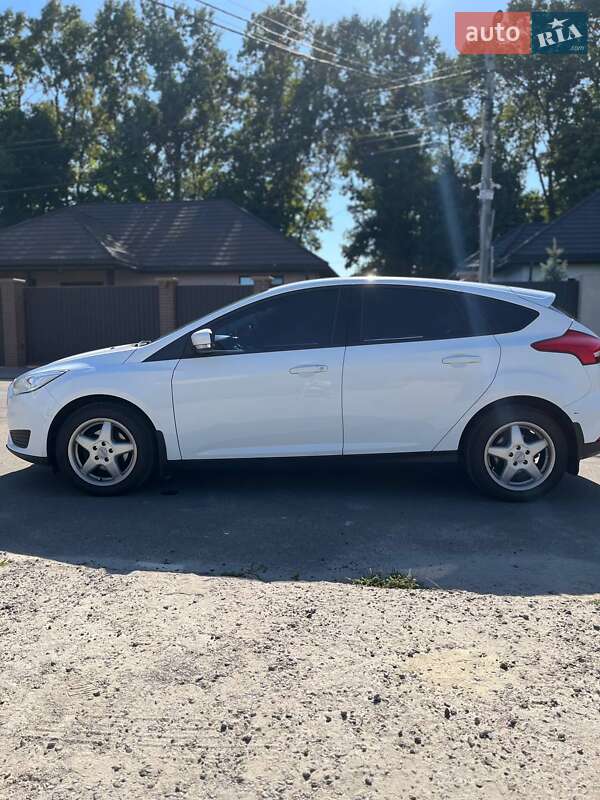 Хэтчбек Ford Focus 2015 в Киеве