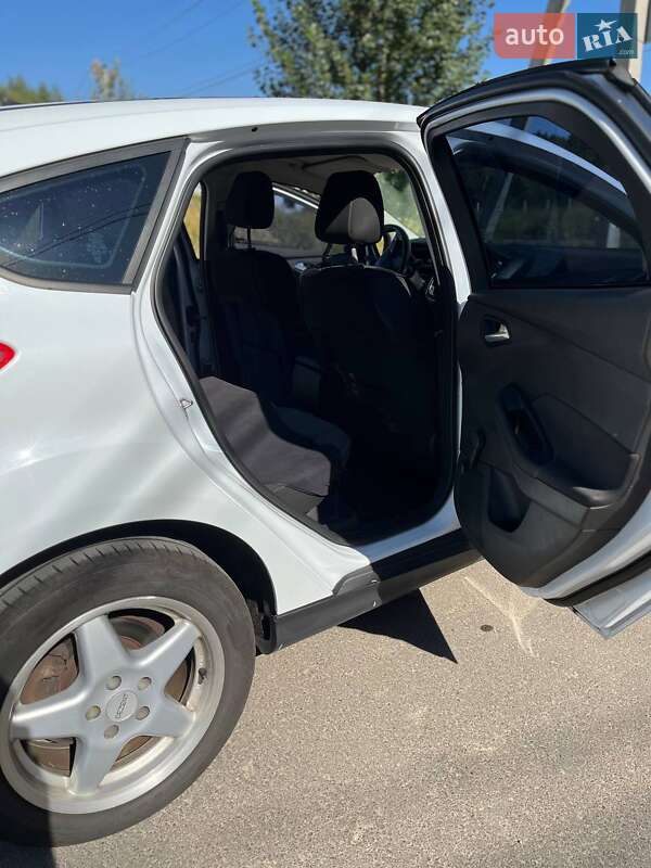 Хэтчбек Ford Focus 2015 в Киеве