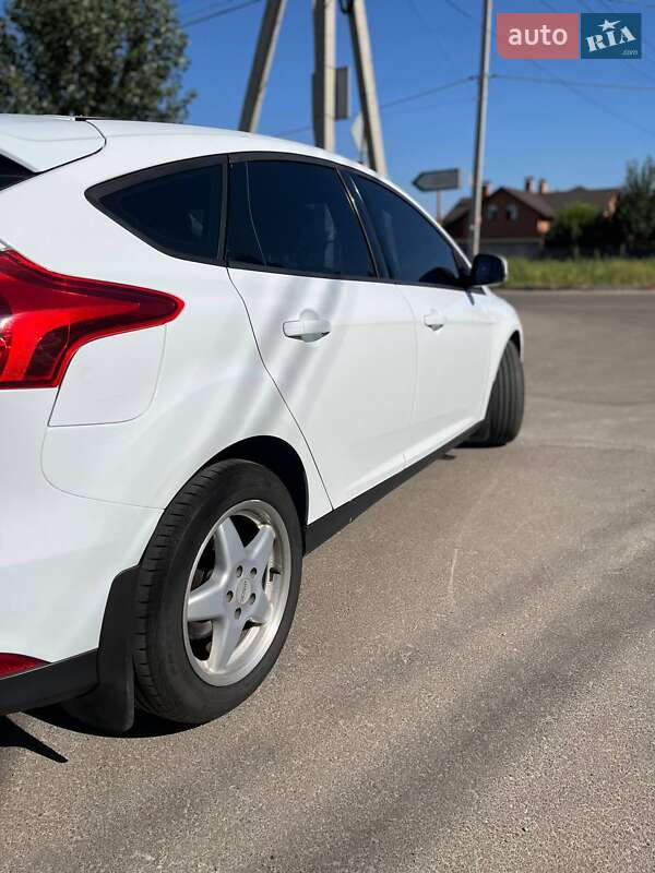 Хэтчбек Ford Focus 2015 в Киеве