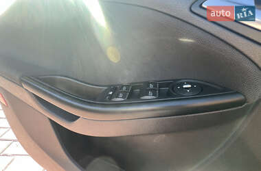 Хэтчбек Ford Focus 2013 в 