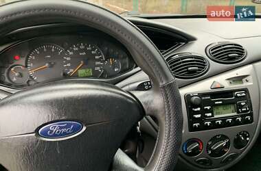 Хэтчбек Ford Focus 2004 в Теофиполе
