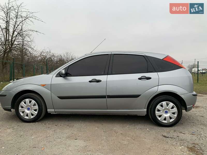 Хэтчбек Ford Focus 2004 в Теофиполе