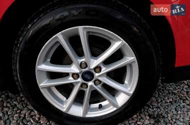 Седан Ford Focus 2015 в 
