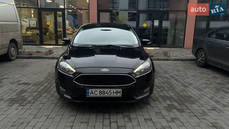 Седан Ford Focus 2015 в 