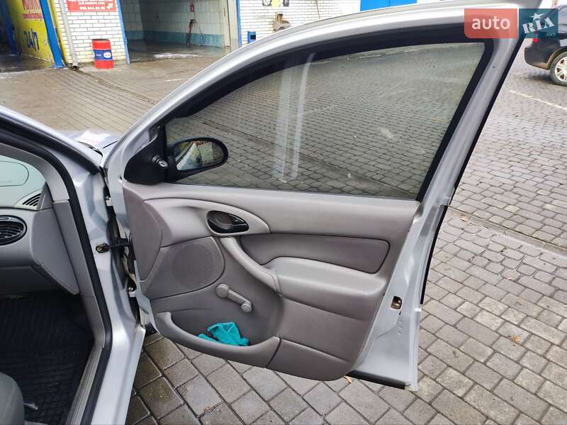 Седан Ford Focus 2003 в Долине